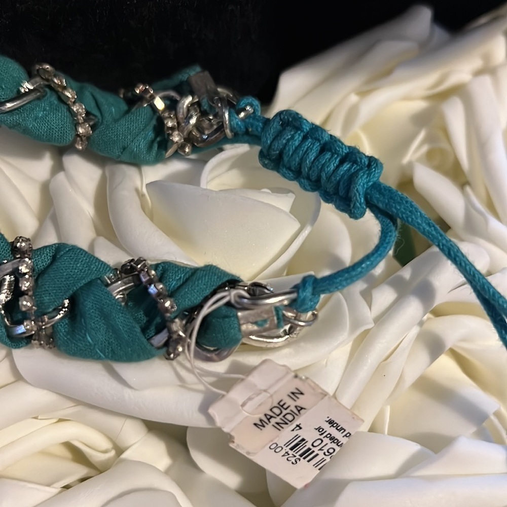 💛Cute turquoise, fabric and rhinestone adjustable bracelet, NWT - Picture 3 of 3
